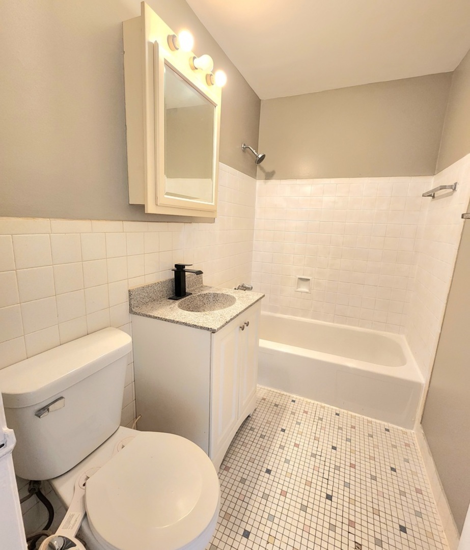 9950 S 84th Terrace #2l5, Palos Hills, IL 60465