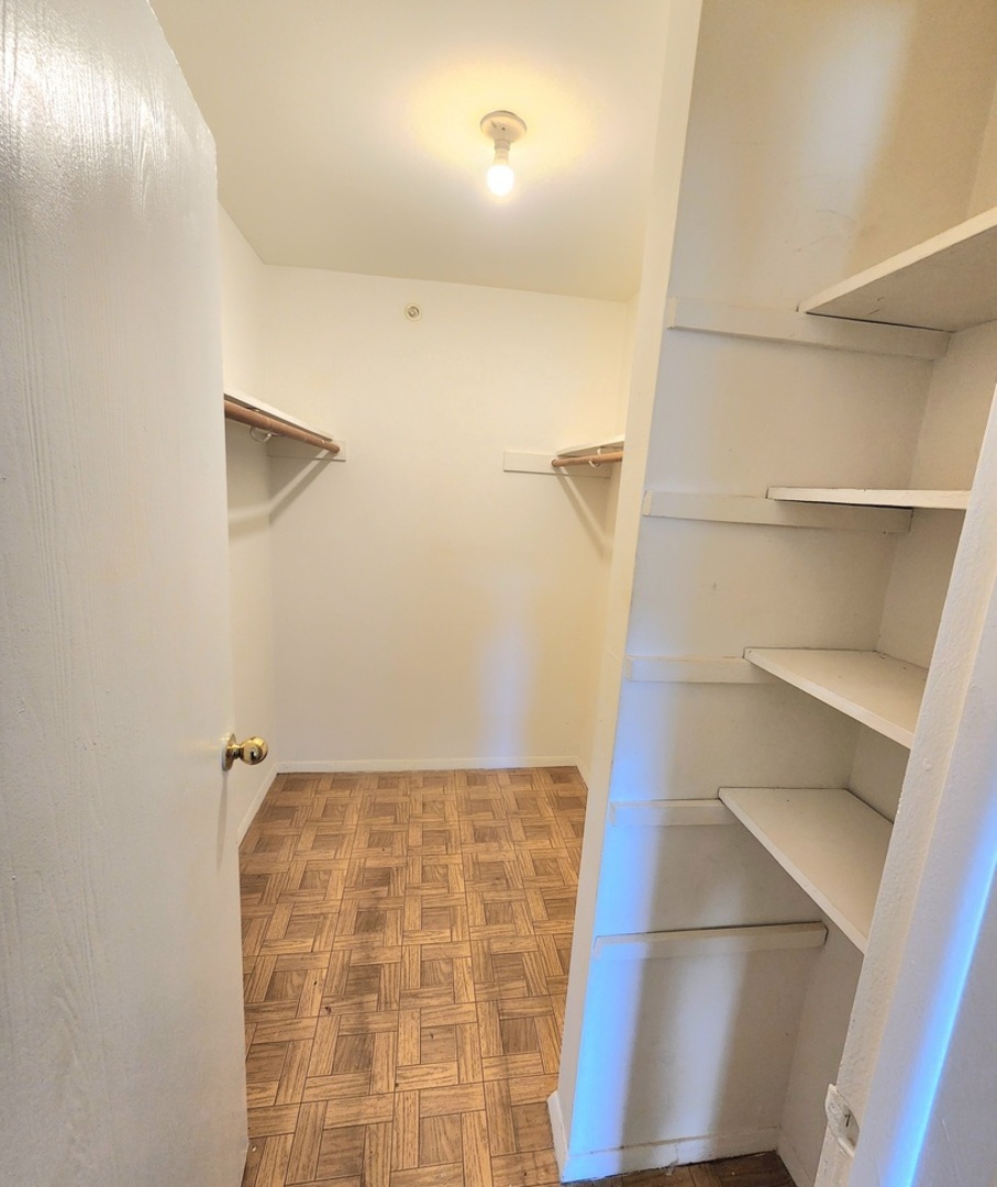 9950 S 84th Terrace #2l5, Palos Hills, IL 60465