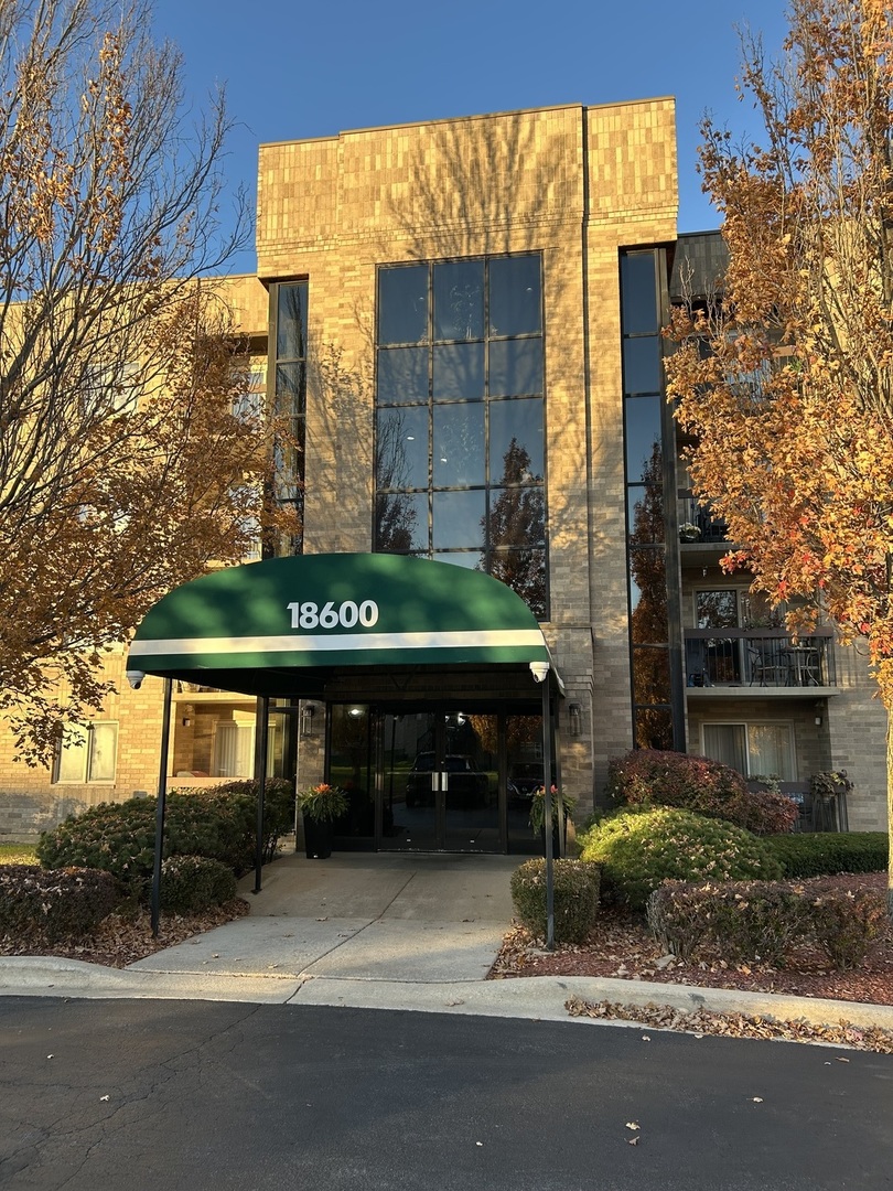18600 Village West Drive #206, Hazel Crest, IL 60429