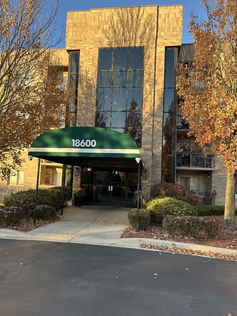 18600 Village West Drive #206, Hazel Crest, IL 60429