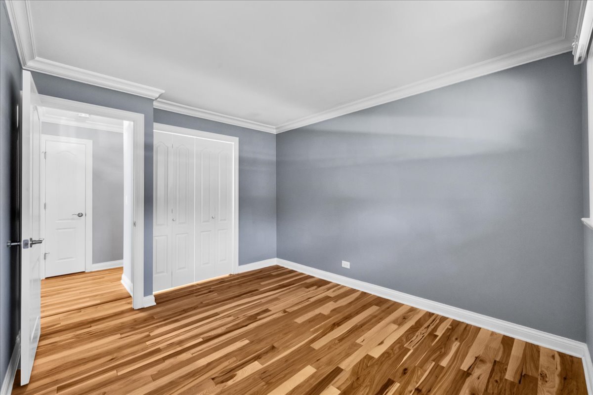 1427 S Busse Road, Mount Prospect, IL 60056