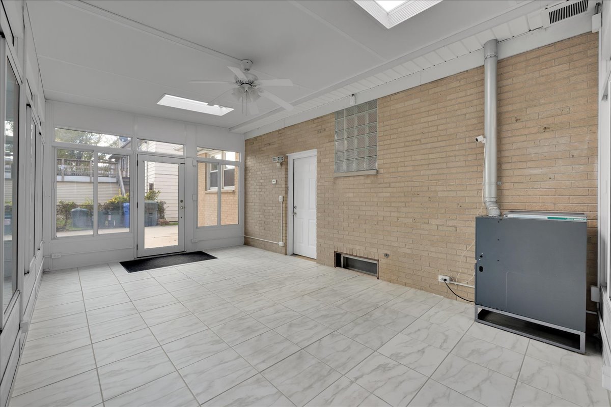 1427 S Busse Road, Mount Prospect, IL 60056