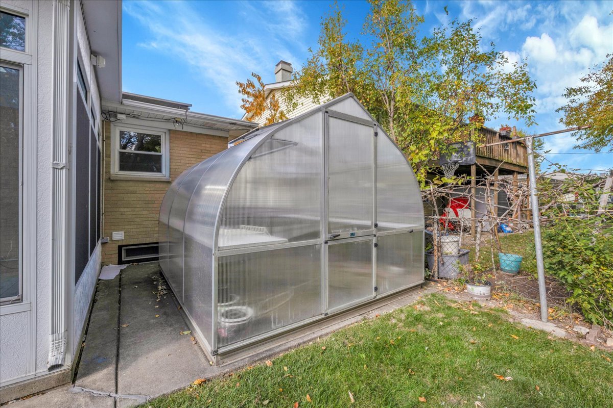 1427 S Busse Road, Mount Prospect, IL 60056