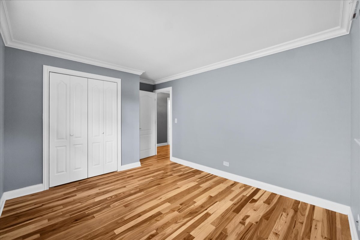 1427 S Busse Road, Mount Prospect, IL 60056