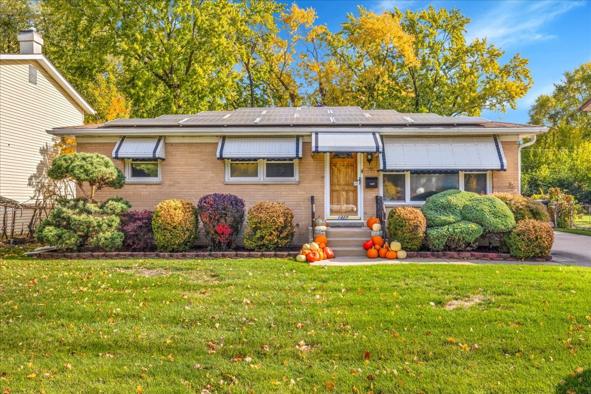 1427 S Busse Road, Mount Prospect, IL 60056