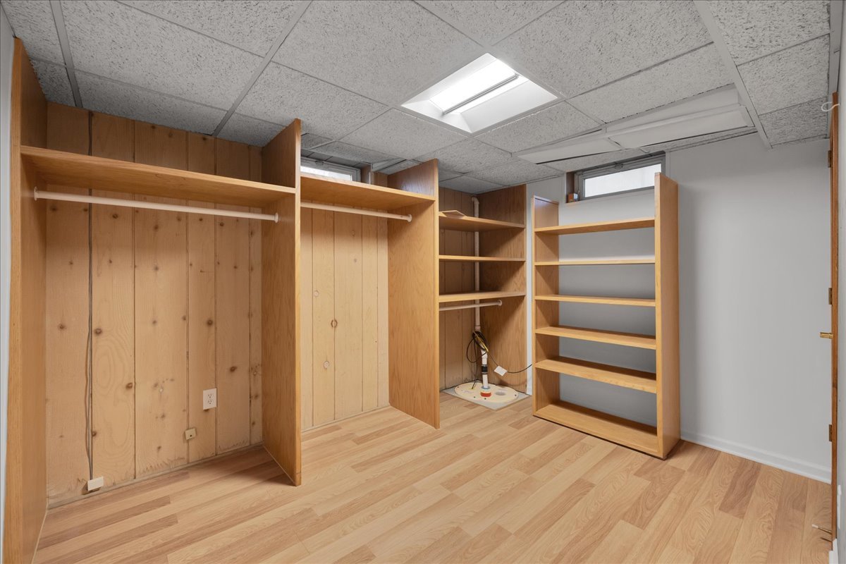 1427 S Busse Road, Mount Prospect, IL 60056