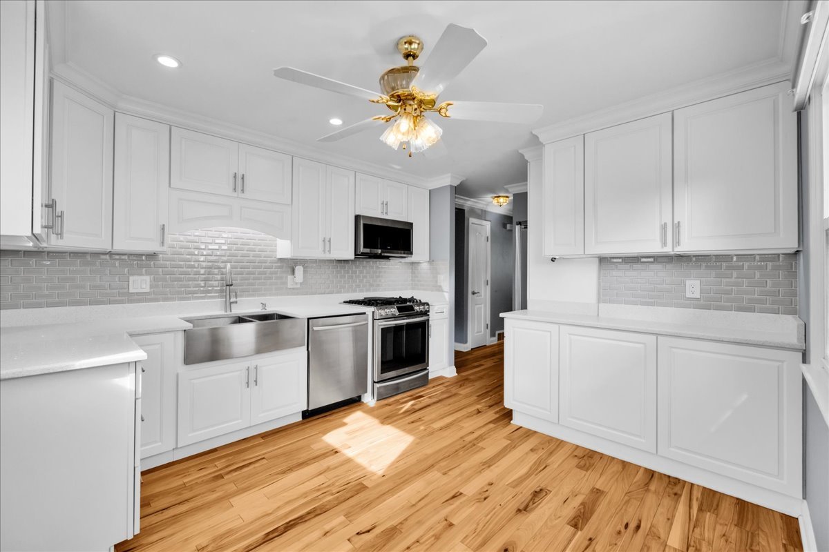 1427 S Busse Road, Mount Prospect, IL 60056