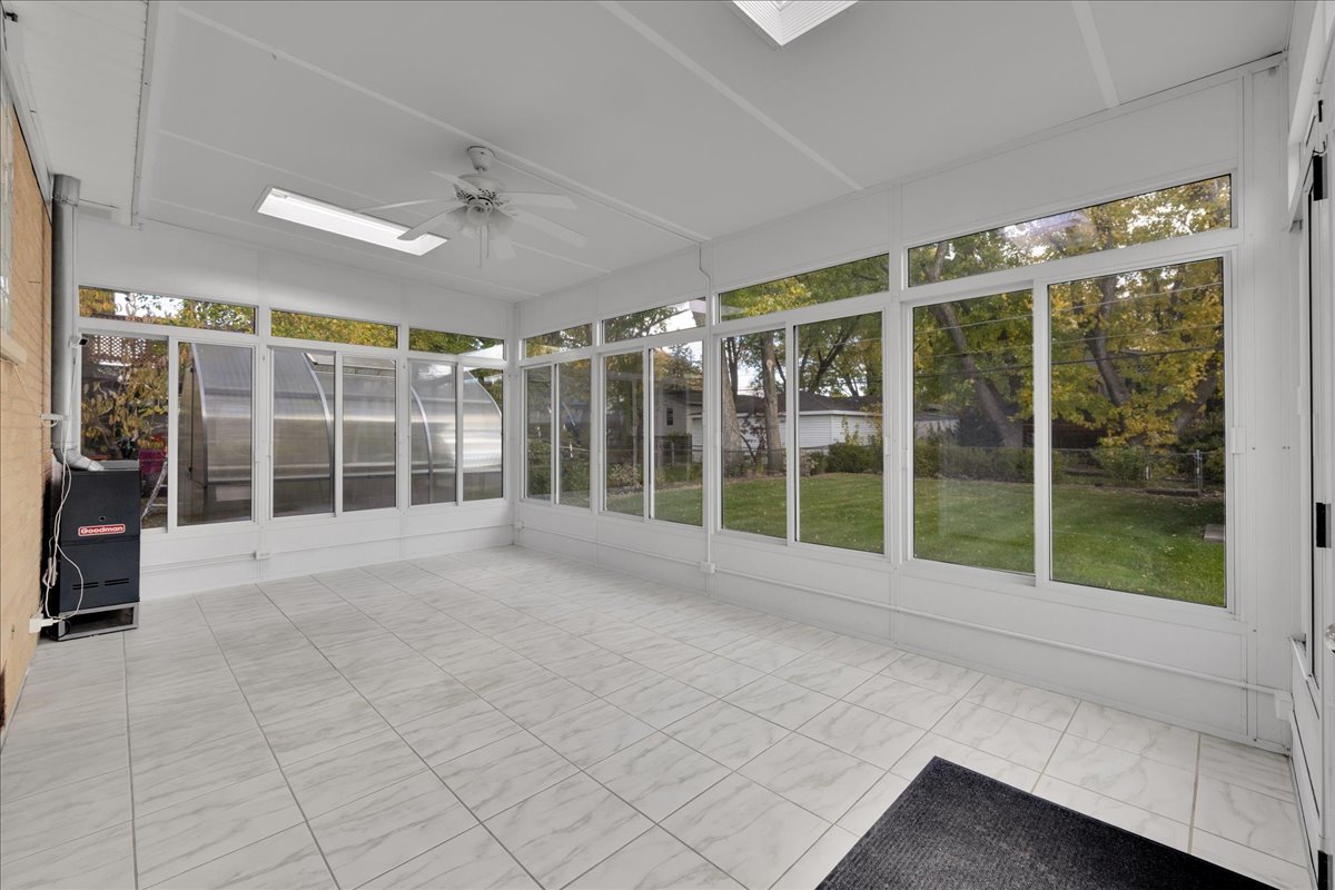 1427 S Busse Road, Mount Prospect, IL 60056