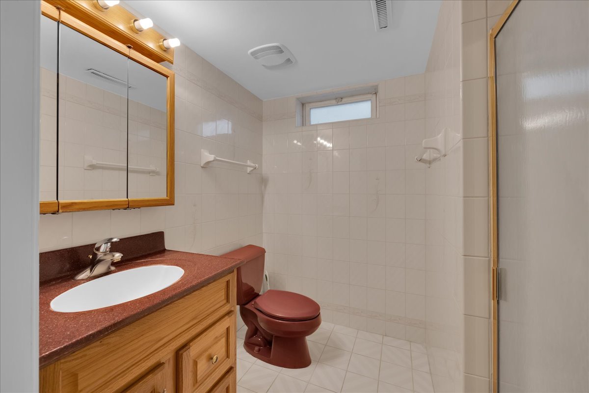 1427 S Busse Road, Mount Prospect, IL 60056