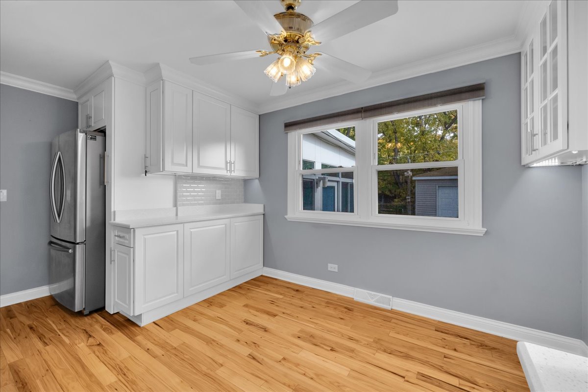 1427 S Busse Road, Mount Prospect, IL 60056