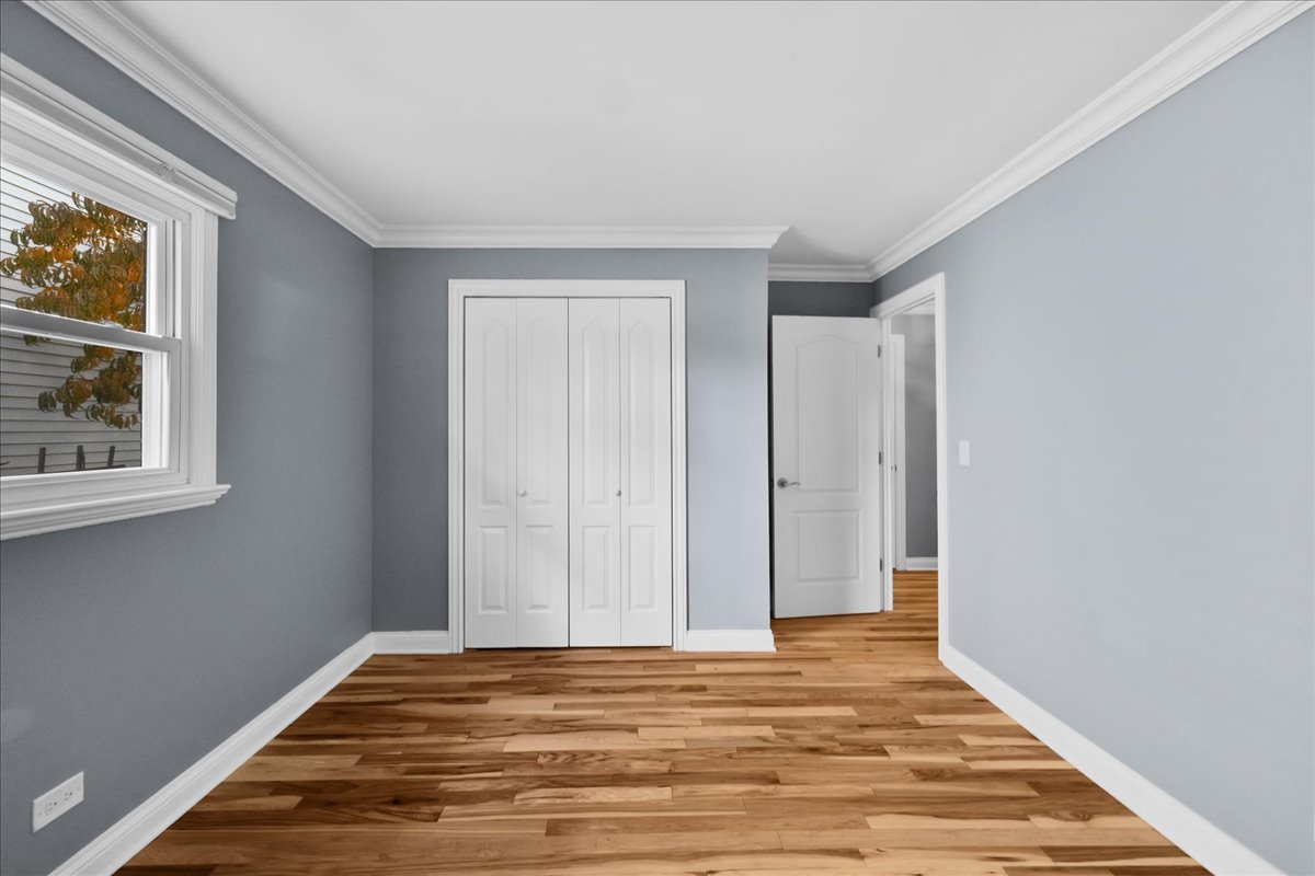 1427 S Busse Road, Mount Prospect, IL 60056