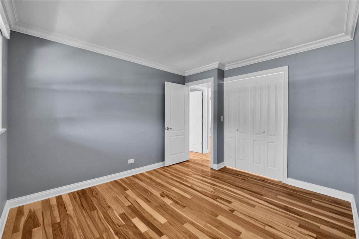 1427 S Busse Road, Mount Prospect, IL 60056