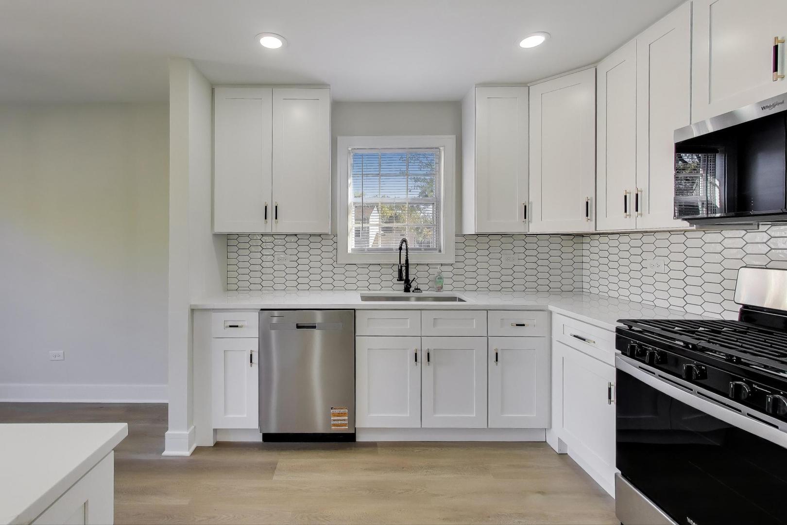 124 Commonwealth Drive, Bolingbrook, IL 60440