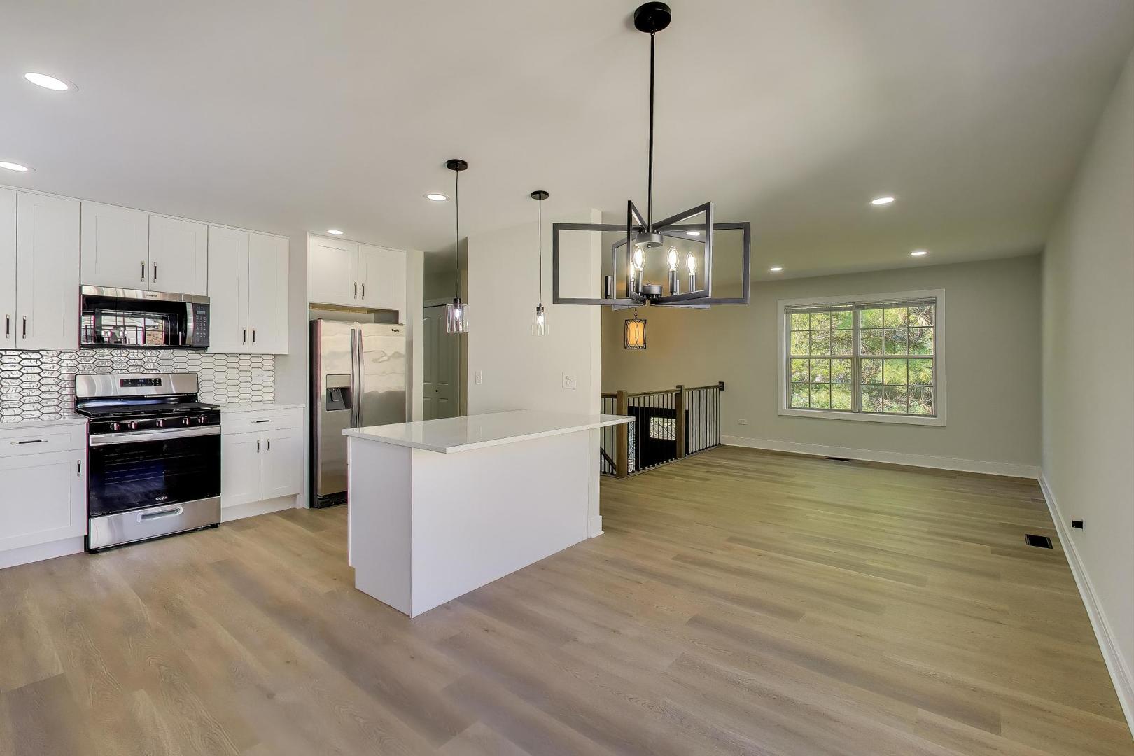 124 Commonwealth Drive, Bolingbrook, IL 60440