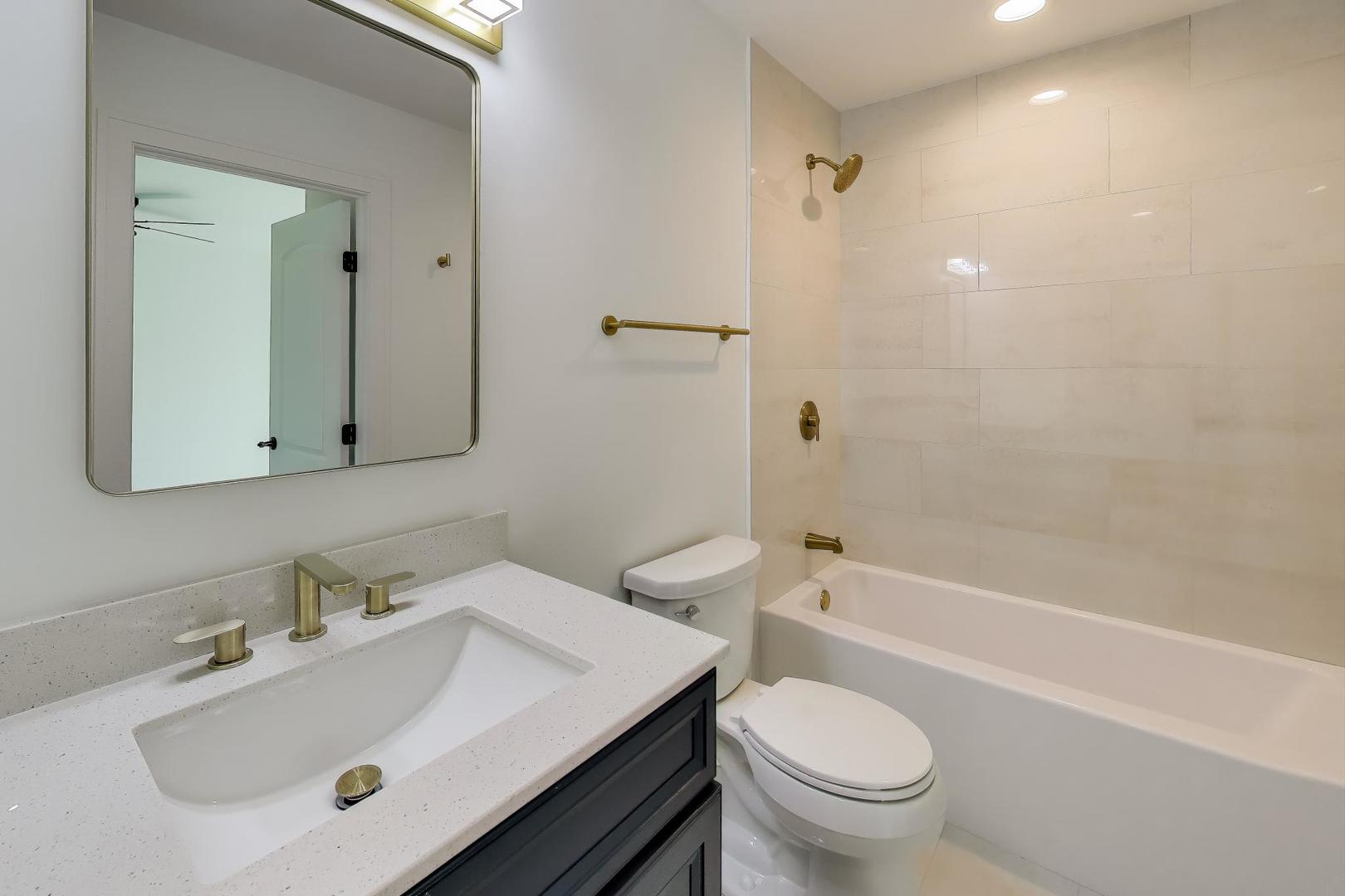 124 Commonwealth Drive, Bolingbrook, IL 60440