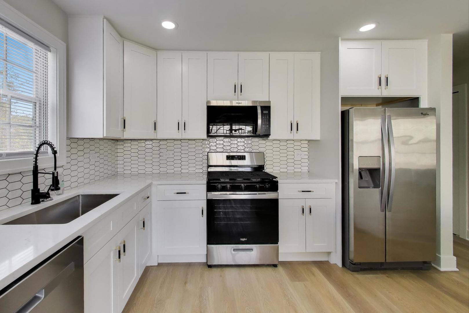 124 Commonwealth Drive, Bolingbrook, IL 60440