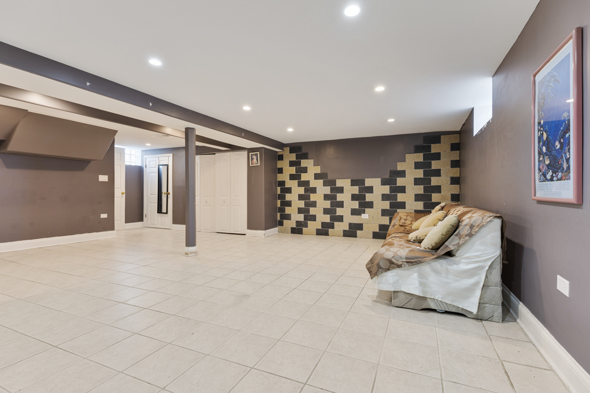 4928 N OVERHILL Avenue, Norridge, IL 60706