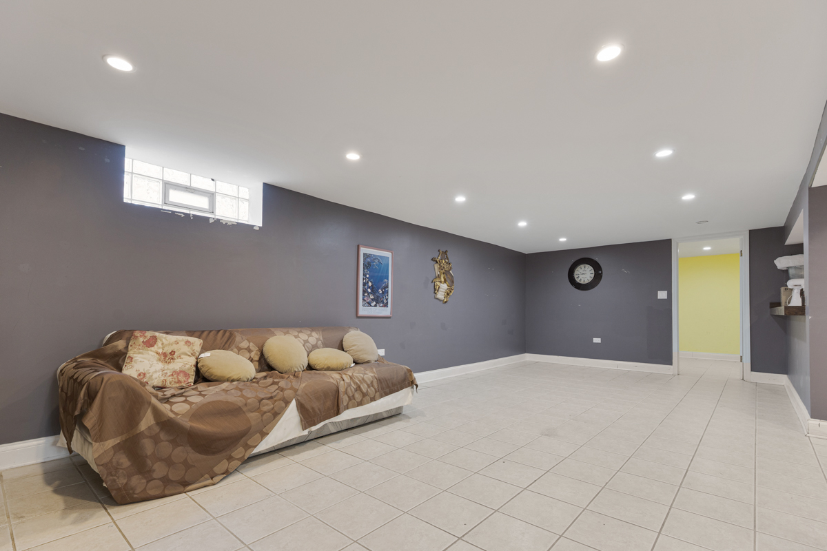 4928 N OVERHILL Avenue, Norridge, IL 60706