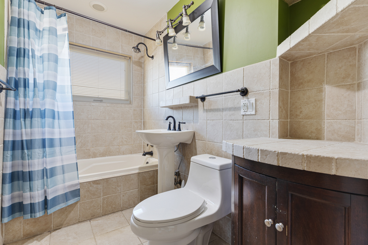 4928 N OVERHILL Avenue, Norridge, IL 60706