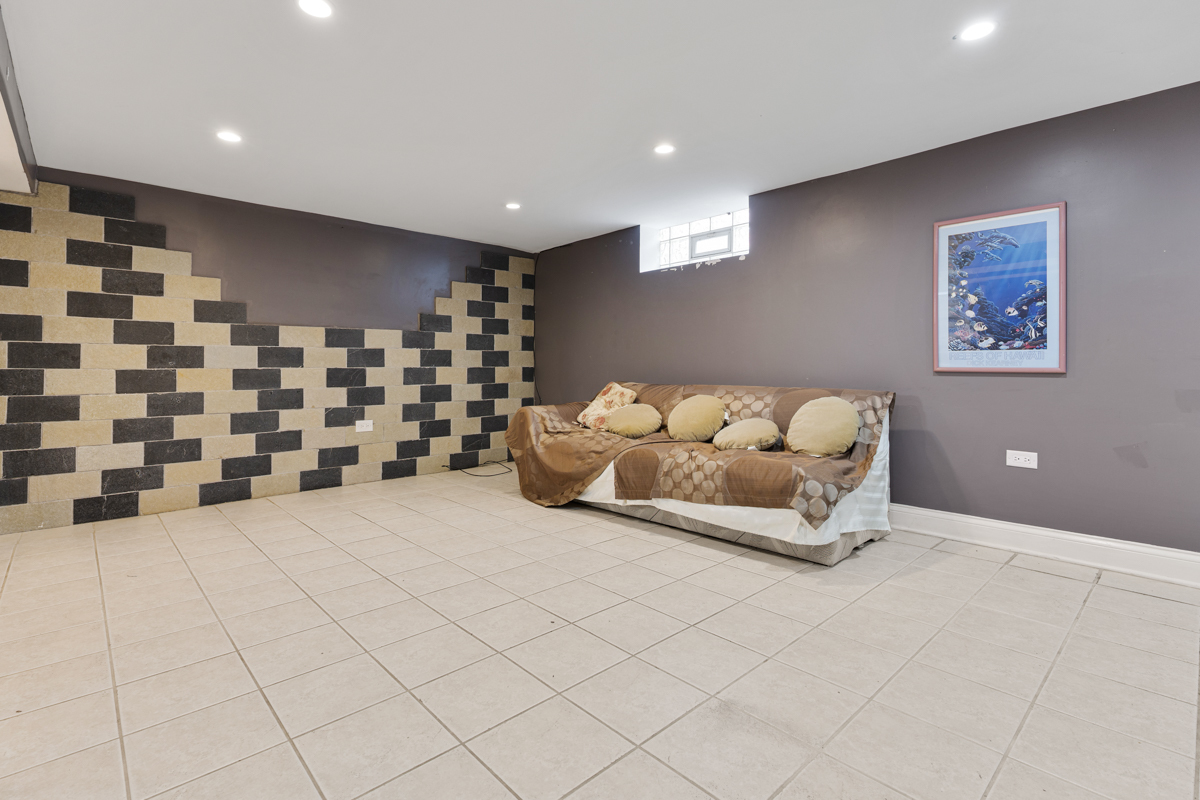 4928 N OVERHILL Avenue, Norridge, IL 60706