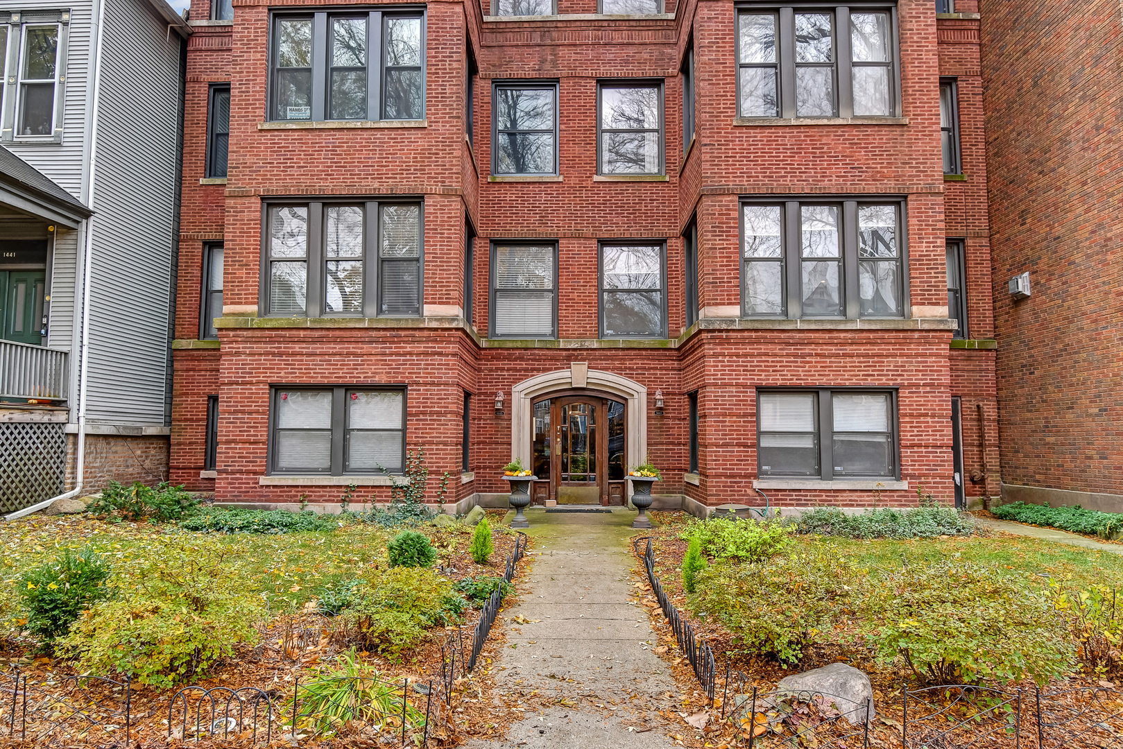 1447 W Warner Avenue #2W, Chicago, IL 60613
