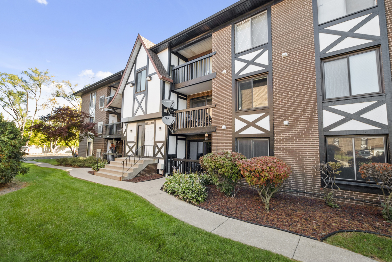 13616 Lamon Avenue #411, Crestwood, IL 60418