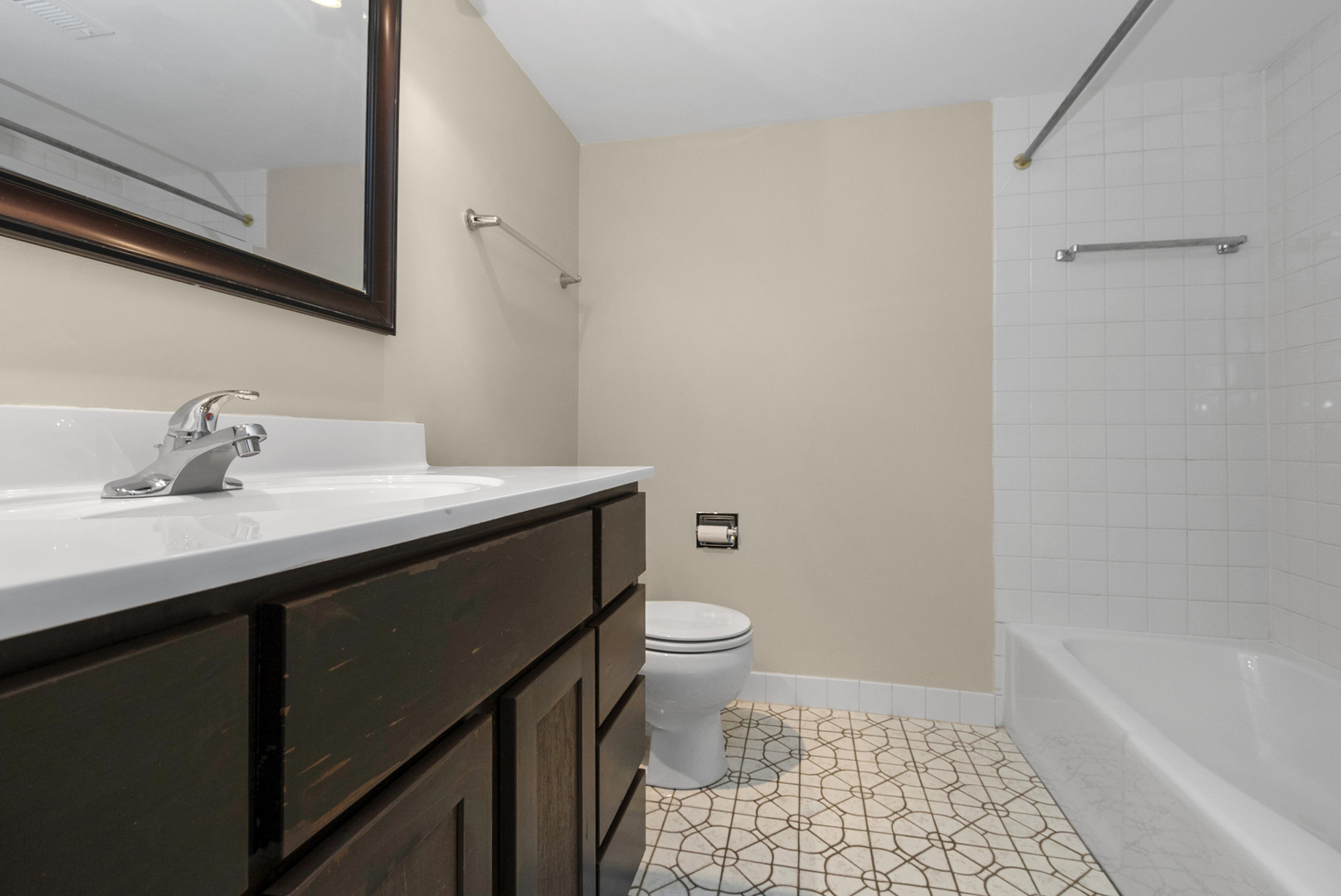 13616 Lamon Avenue #411, Crestwood, IL 60418