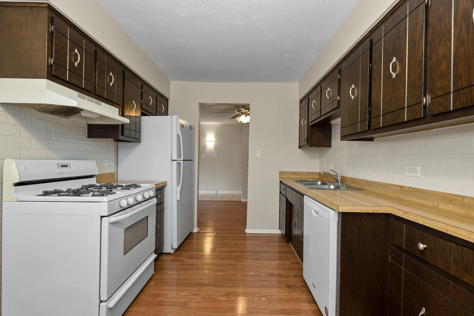 13616 Lamon Avenue #411, Crestwood, IL 60418