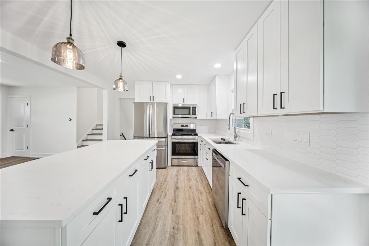 22W633 Burr Oak Drive, Glen Ellyn, IL 60137