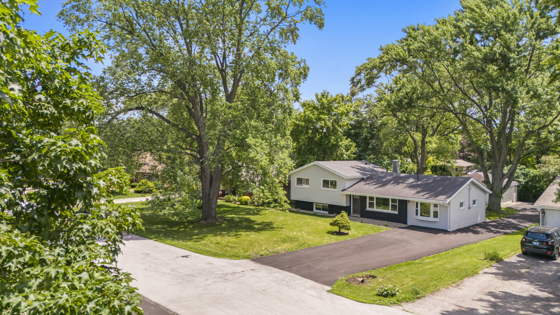 22W633 Burr Oak Drive, Glen Ellyn, IL 60137