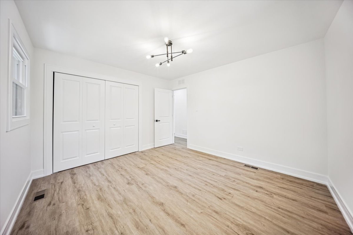 22W633 Burr Oak Drive, Glen Ellyn, IL 60137