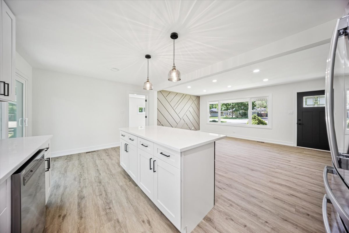 22W633 Burr Oak Drive, Glen Ellyn, IL 60137