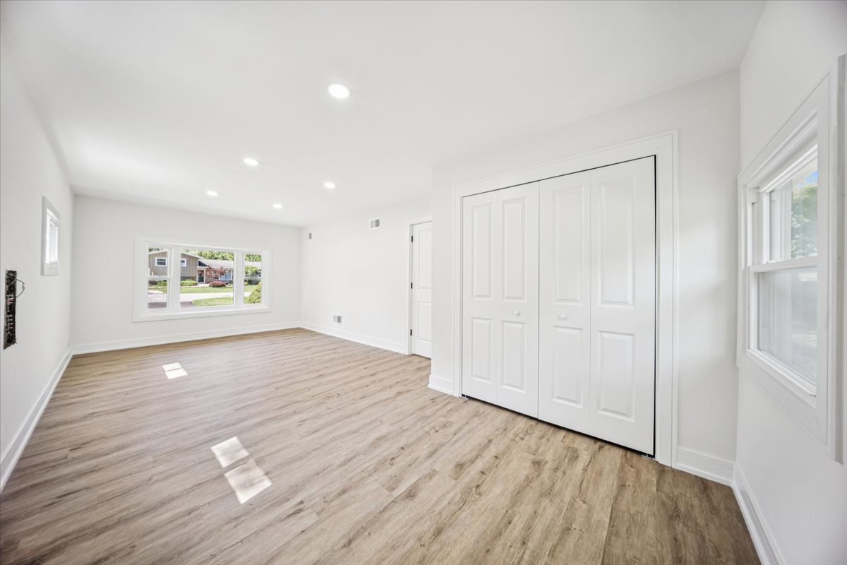 22W633 Burr Oak Drive, Glen Ellyn, IL 60137