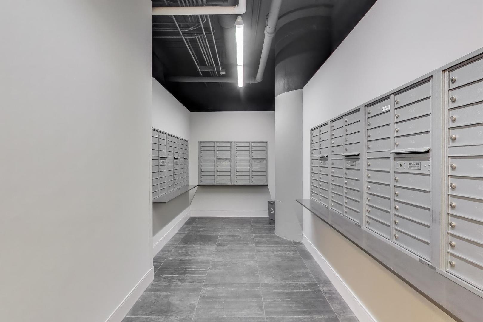 565 W Quincy Street #1603, Chicago, IL 60661