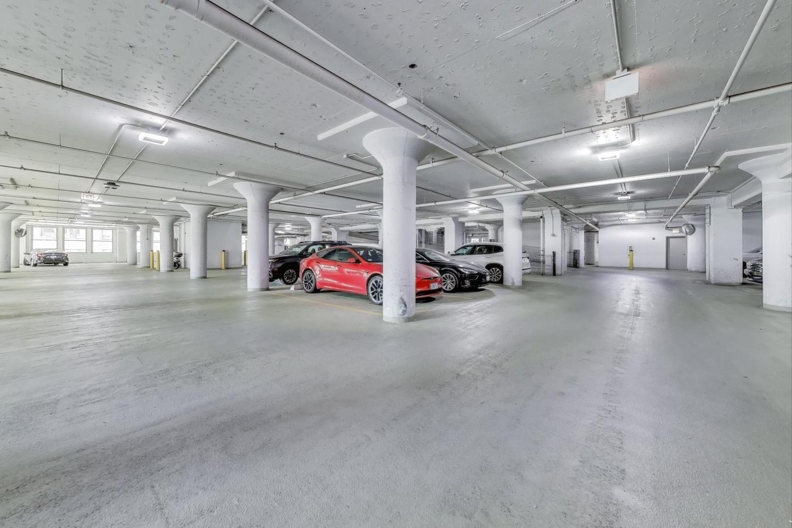 565 W Quincy Street #1603, Chicago, IL 60661