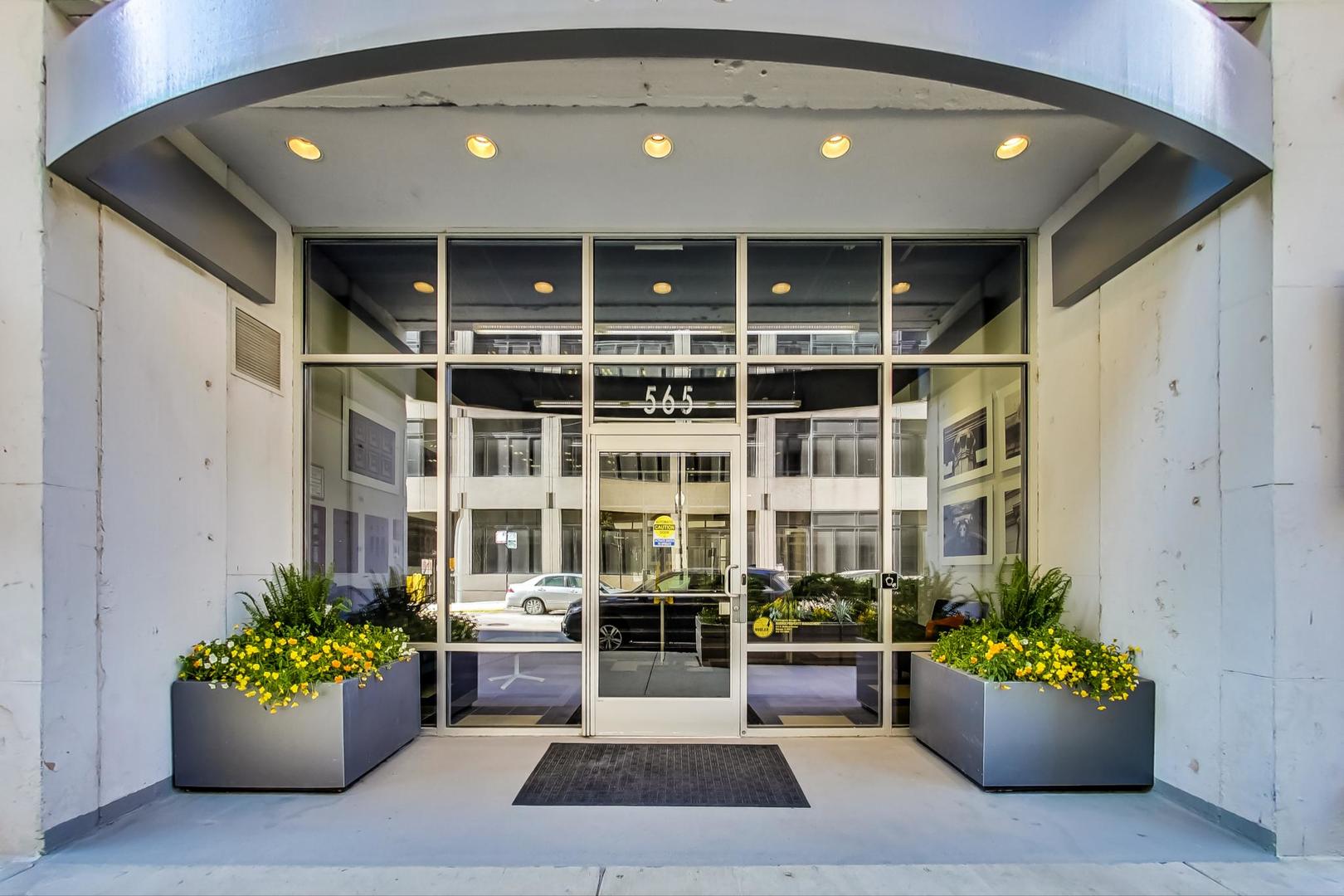 565 W Quincy Street #1603, Chicago, IL 60661