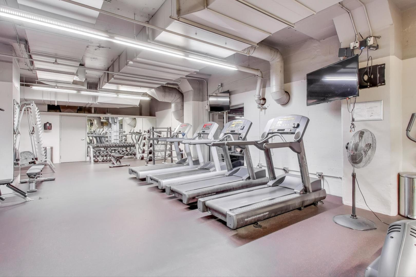 565 W Quincy Street #1603, Chicago, IL 60661