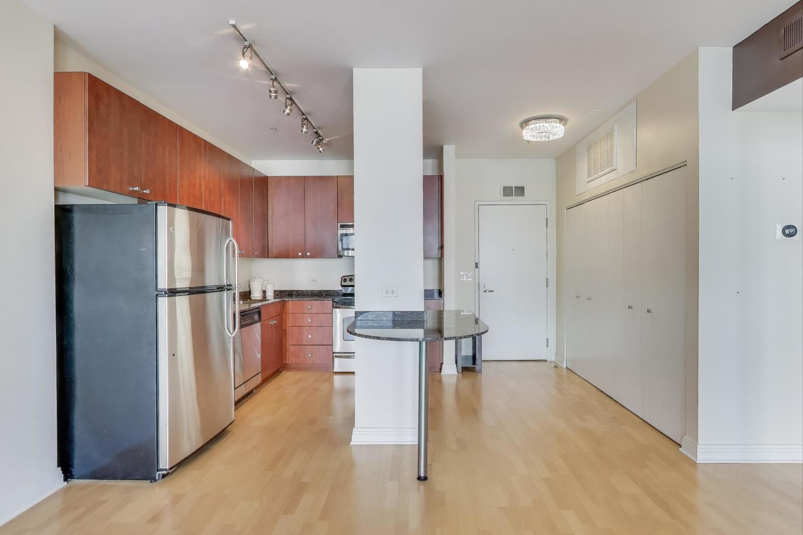 565 W Quincy Street #1603, Chicago, IL 60661