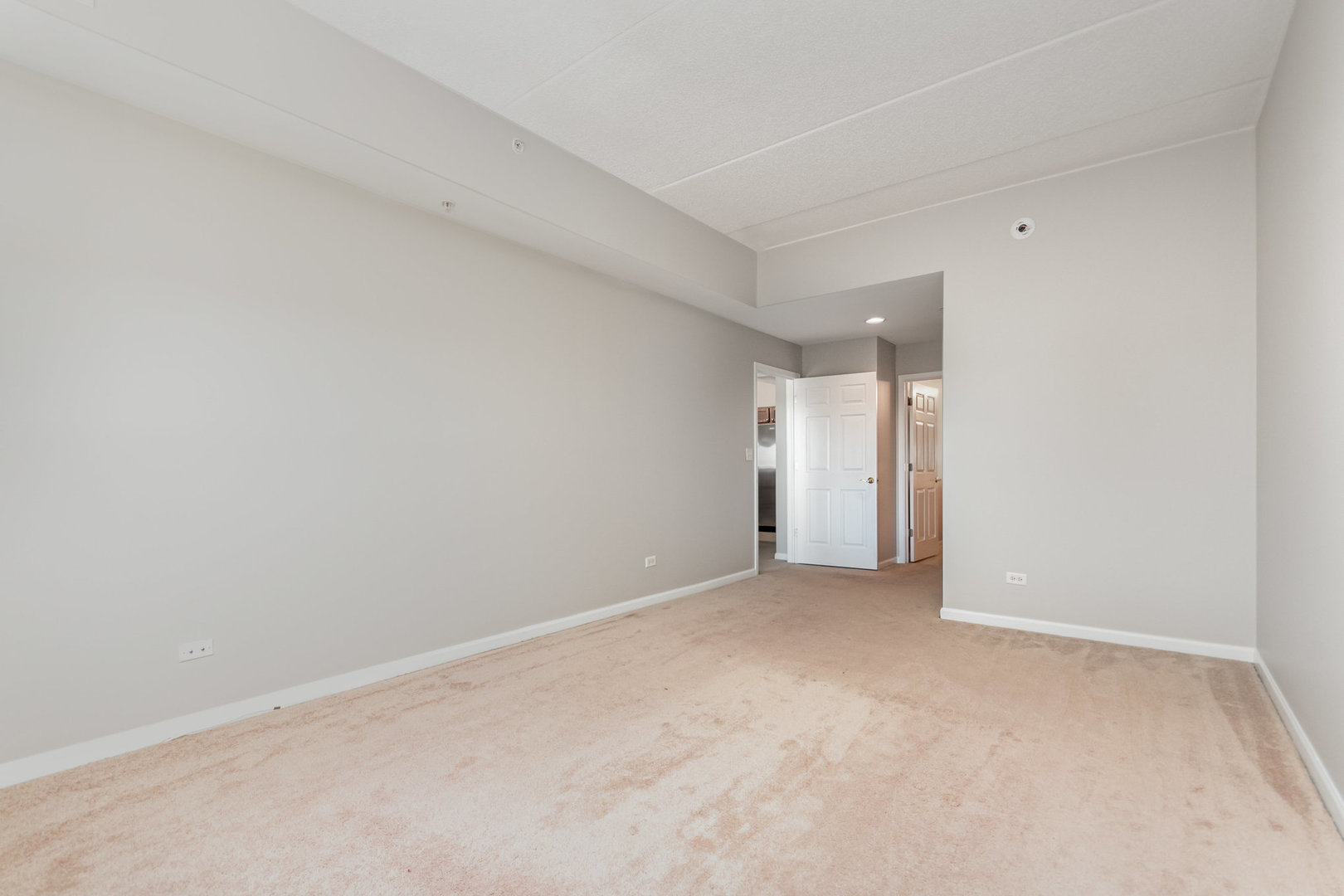 125 Lakeview Drive #609, Bloomingdale, IL 60108