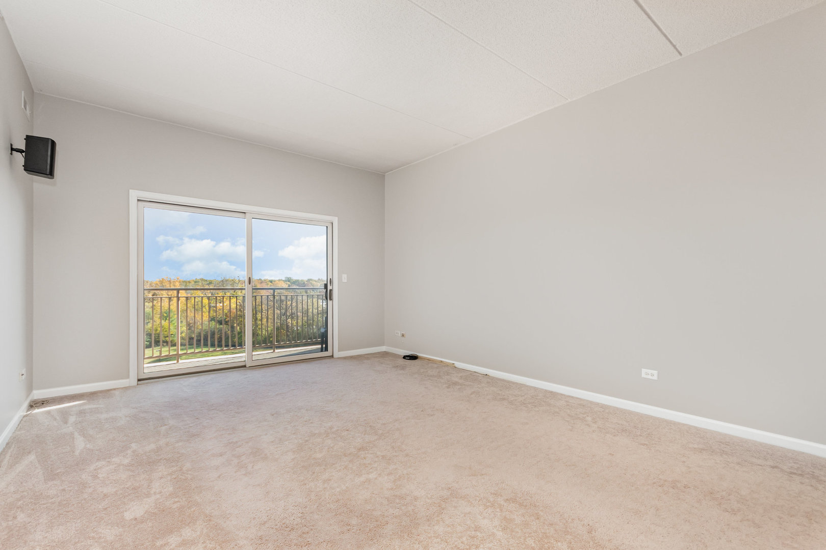 125 Lakeview Drive #609, Bloomingdale, IL 60108