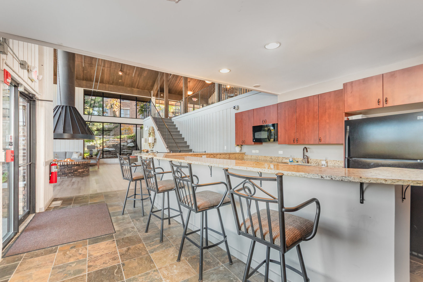 125 Lakeview Drive #609, Bloomingdale, IL 60108