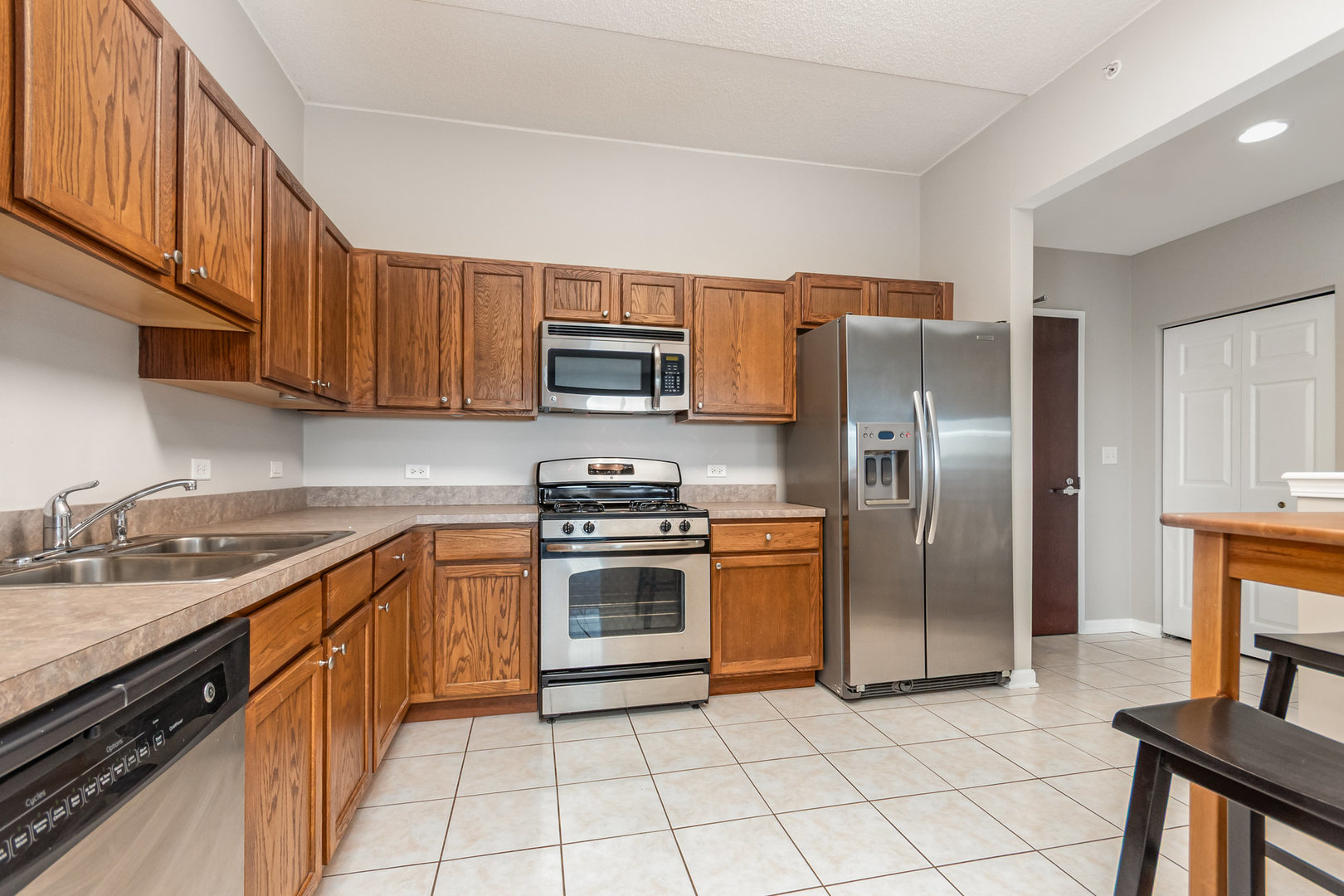 125 Lakeview Drive #609, Bloomingdale, IL 60108