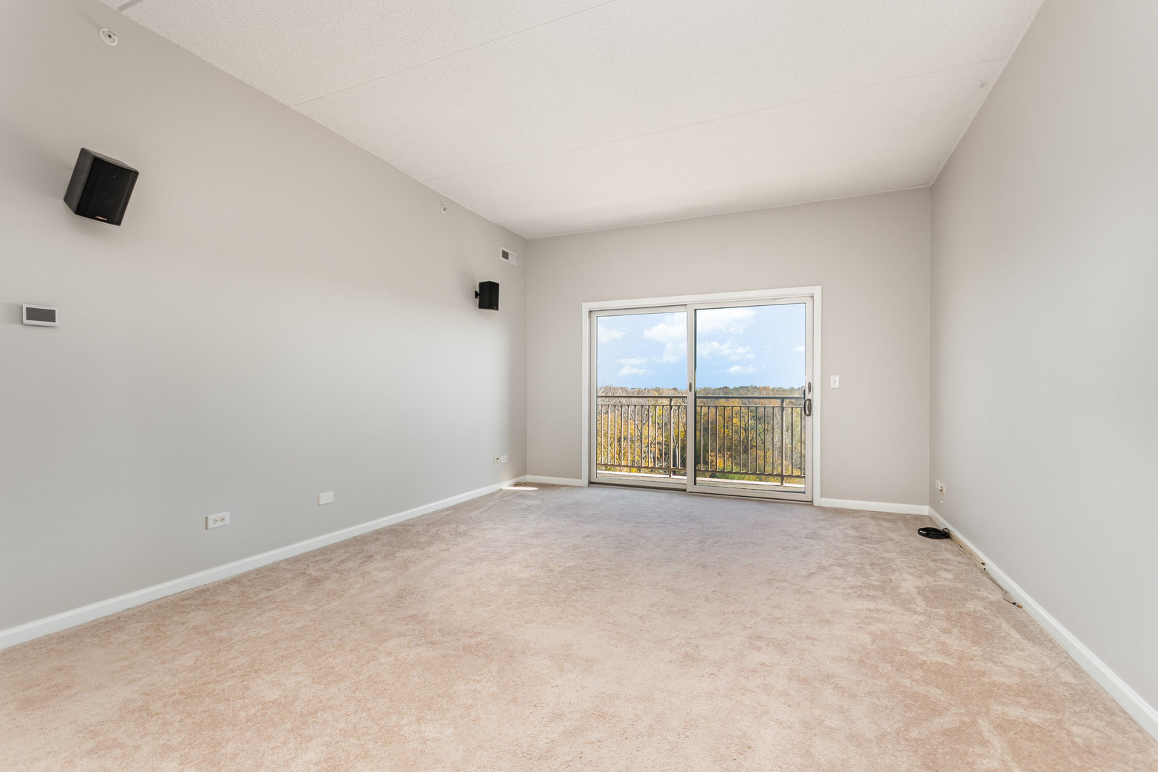 125 Lakeview Drive #609, Bloomingdale, IL 60108