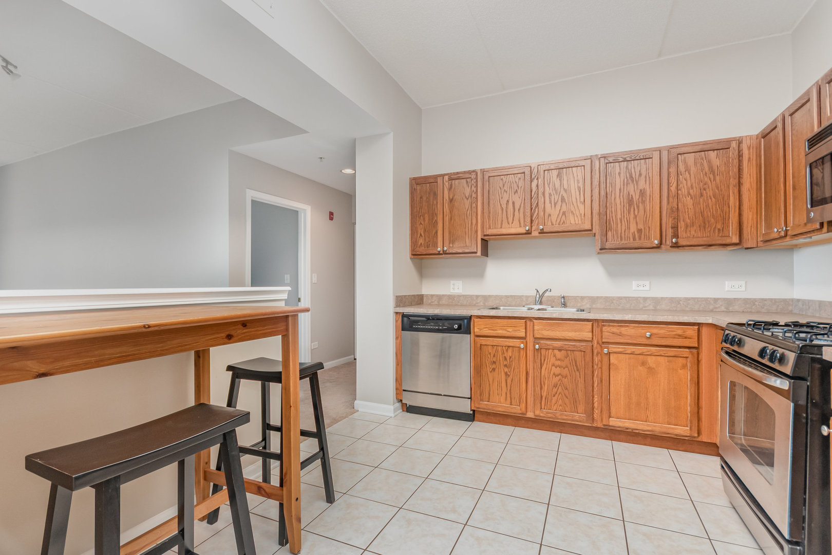 125 Lakeview Drive #609, Bloomingdale, IL 60108