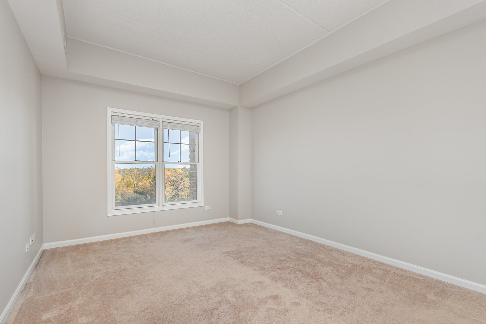 125 Lakeview Drive #609, Bloomingdale, IL 60108