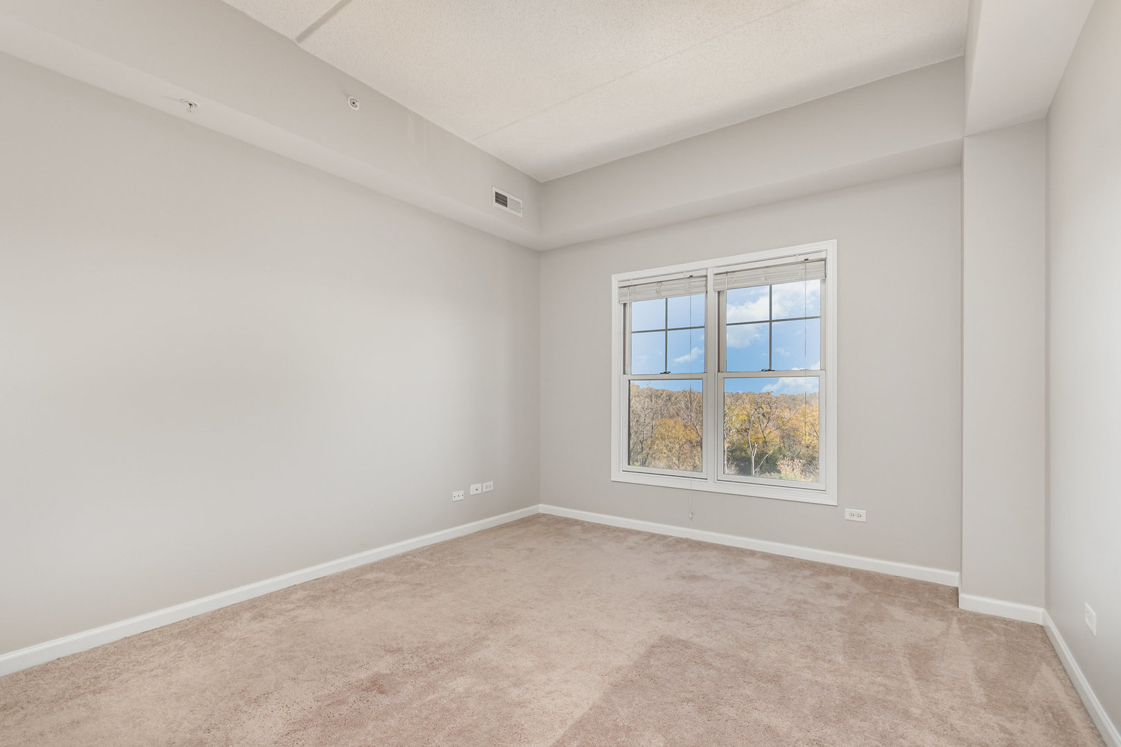 125 Lakeview Drive #609, Bloomingdale, IL 60108