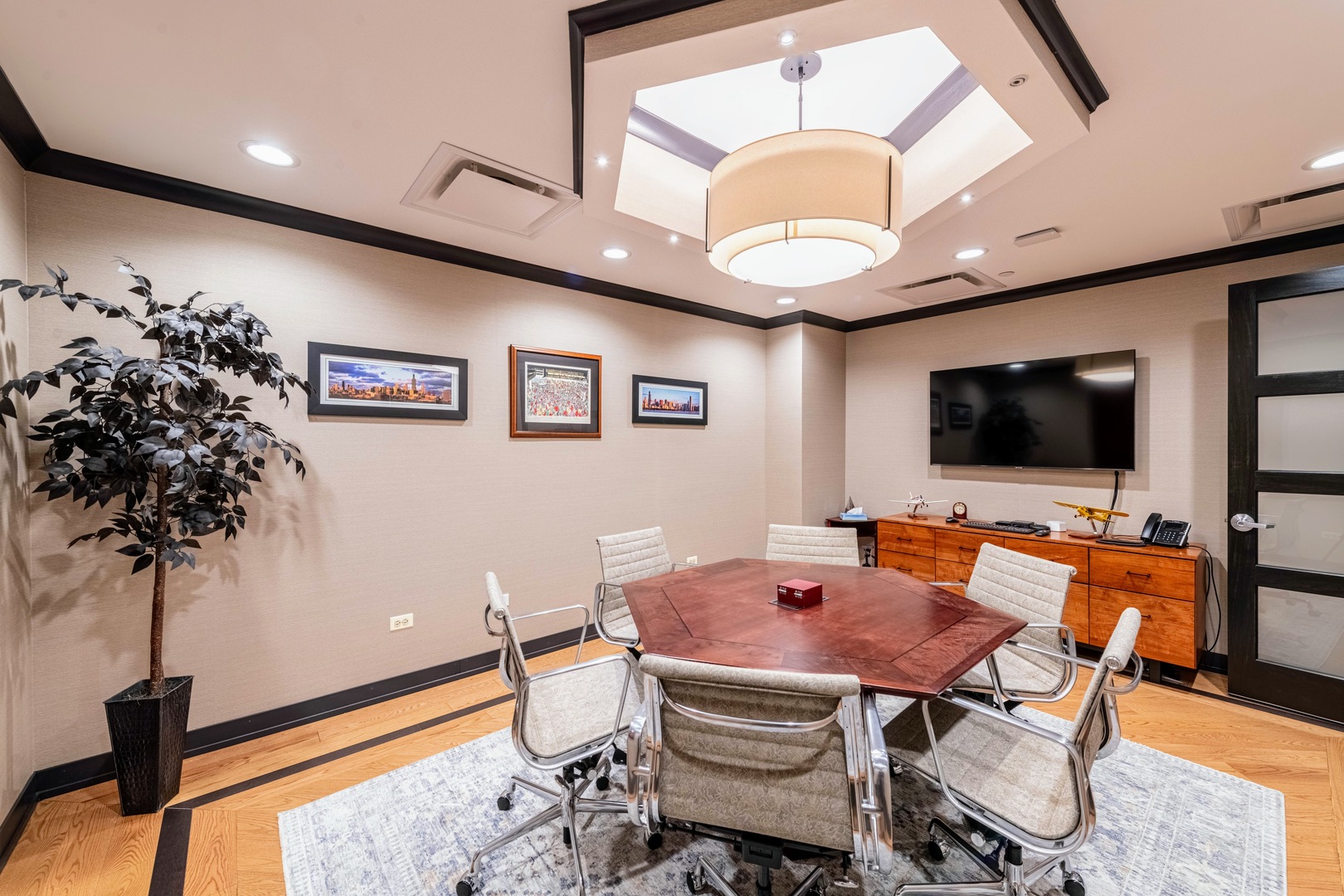 25 E Main Street #202, Roselle, IL 60172