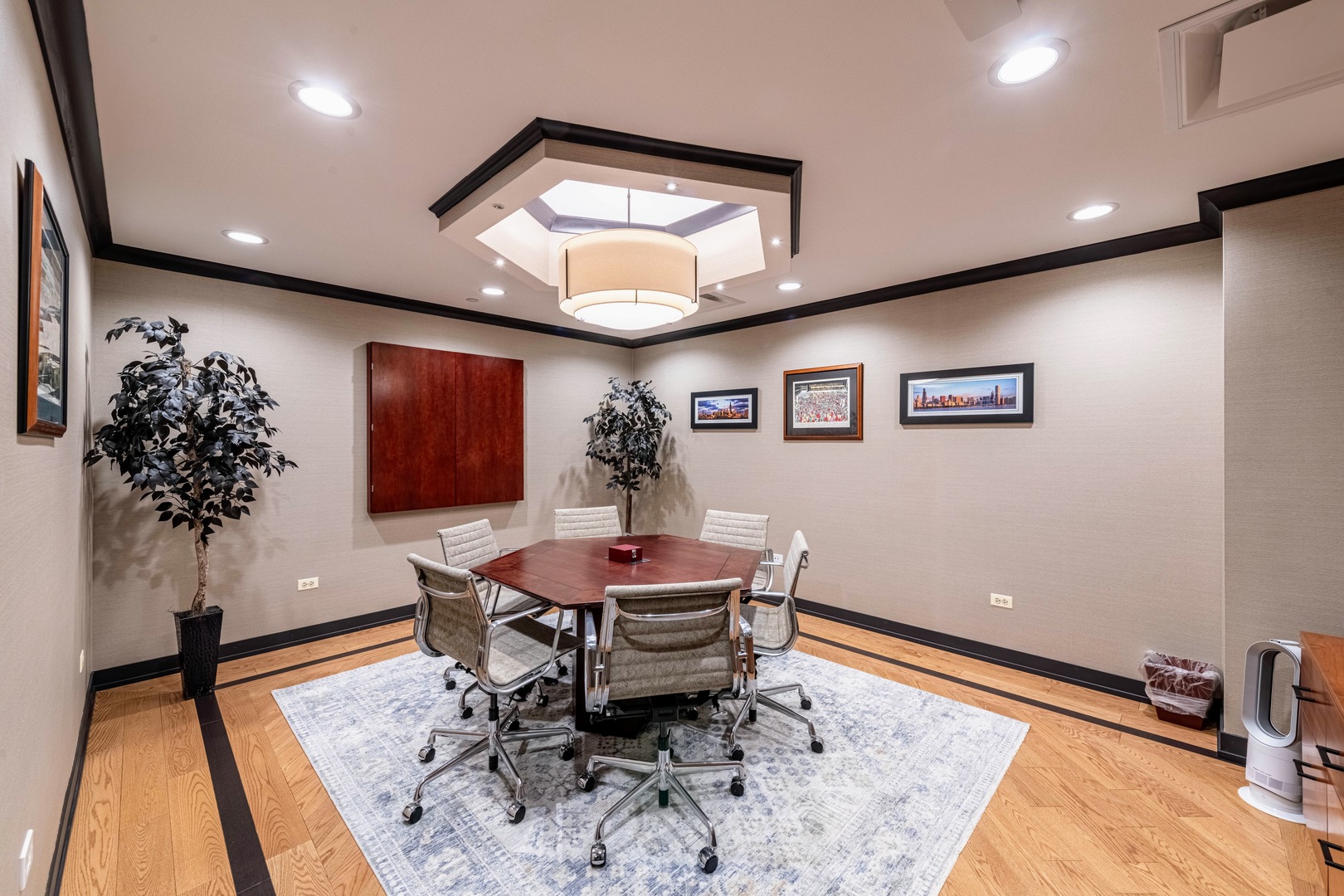 25 E Main Street #202, Roselle, IL 60172