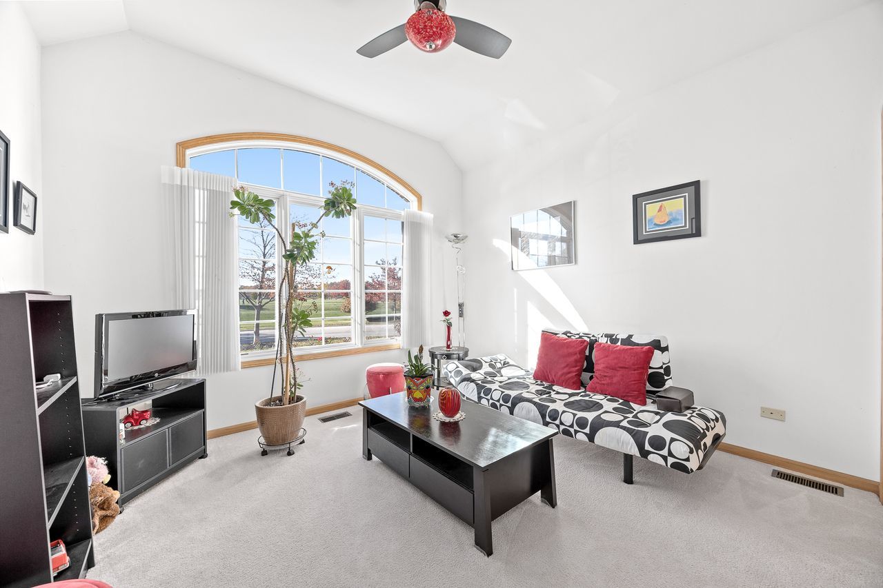 1343 Camelot Lane, Lemont, IL 60439