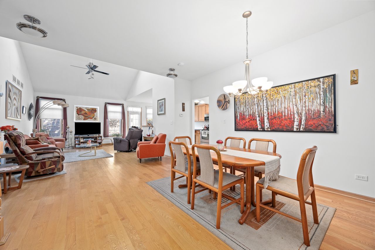 1343 Camelot Lane, Lemont, IL 60439